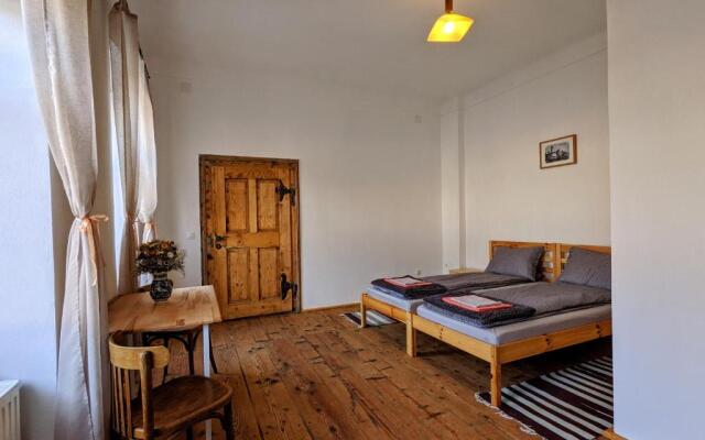 Gästehaus Honigberg next to the Fortified Church of Harman