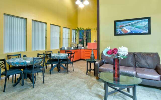 Howard Johnson by Wyndham San Marcos