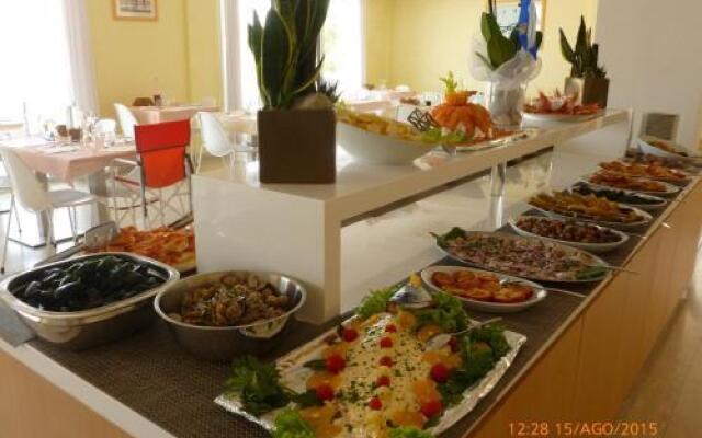 Iones Hotel