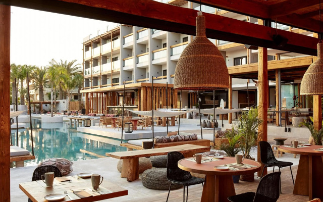 The Syntopia Hotel