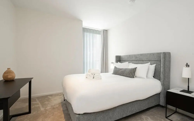 Spectacular Three-bedroom Apartment With City View