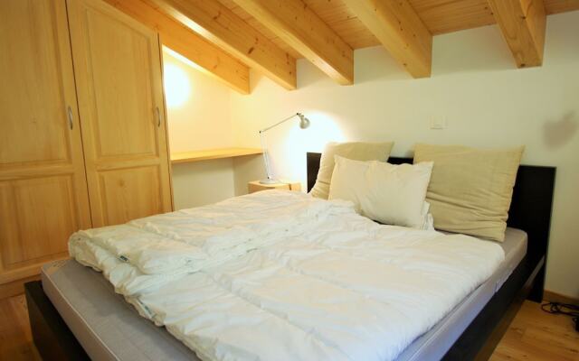 Quaint Chalet in Les Collons with Hot Tub