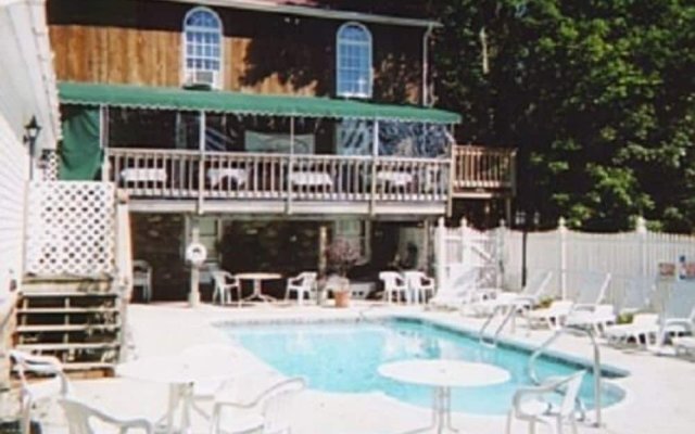 Sturbridge Country Inn