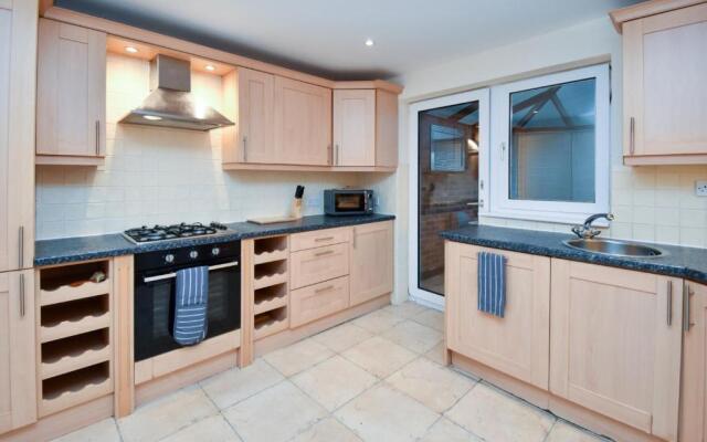 Silicon Court -Milton Keynes -4 bedroom Sleeps 7