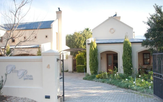 Petit Plaisir is a Romantic Self-catering Cottage on the Side of the Village no1