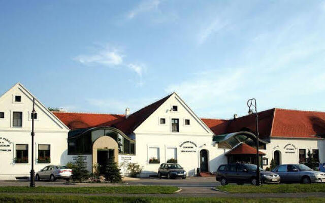 Tornácos Hotel - Hegykő