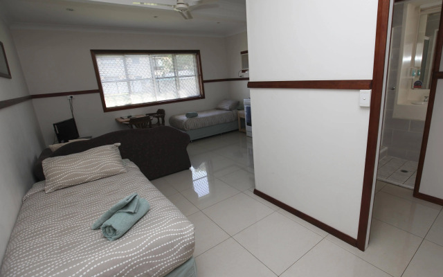 Across Country Motel and Serviced Apartments