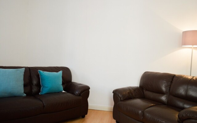 Modern 2 Bedroom Apartment in Central Edinburgh