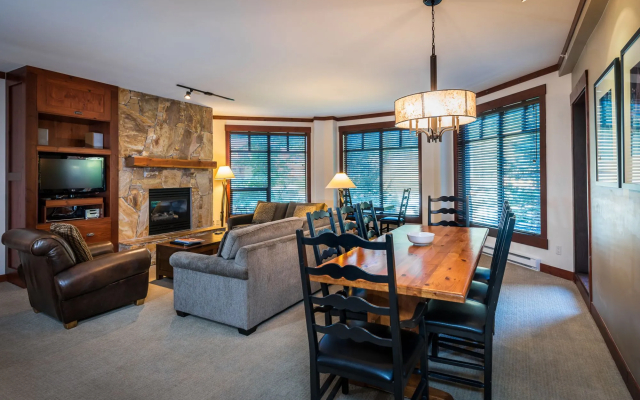 First Tracks Lodge, by Lodging Ovations