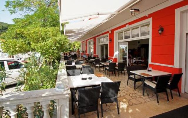 Lux Hotel Pansion