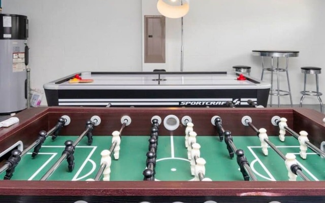 8912 Amazing 6BD Home