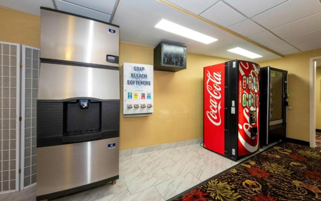 Red Roof Inn PLUS+ Newark Liberty Airport - Carteret