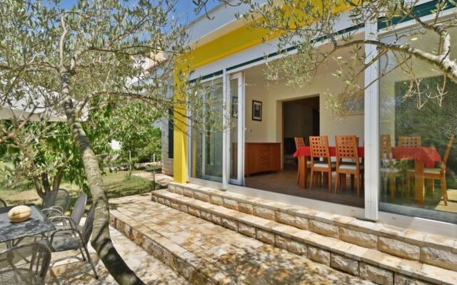 Villa Yellow House