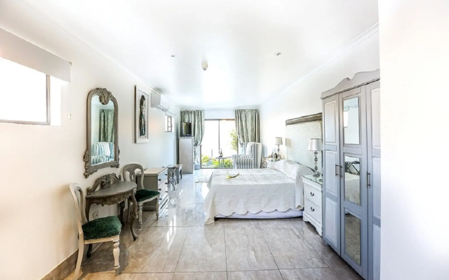 Misty Waves Boutique Hotel