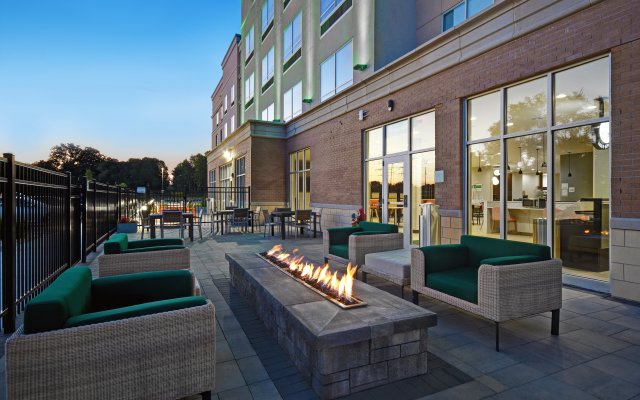 Holiday Inn Grand Rapids North - Walker, an IHG Hotel