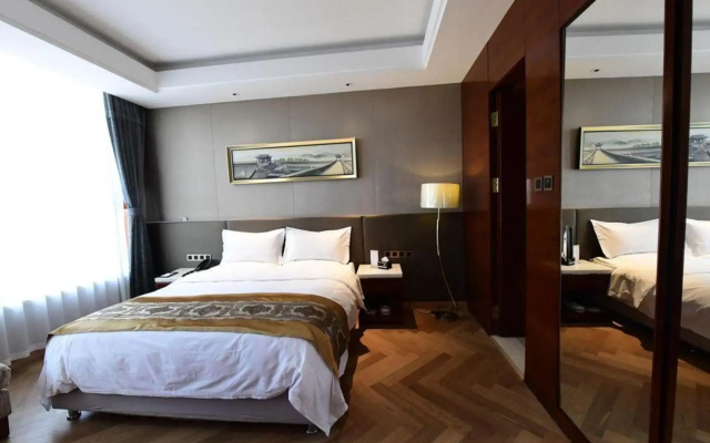 Licheng Ruixuan Hotel (Lingshi Xinjian East Street)