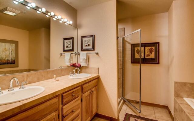 Premier 2 Bedroom Mountain View Condo Located in Historic Downtown Breckenridge Walking Distance to Peak 9