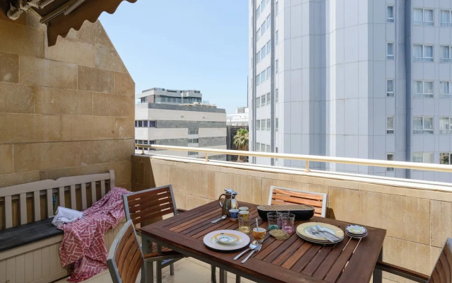 Comfy & Terrace neear Beach by FeelHome