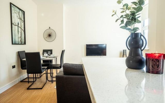 Ipswich Waterfront Serenity - City View 2BR Apt