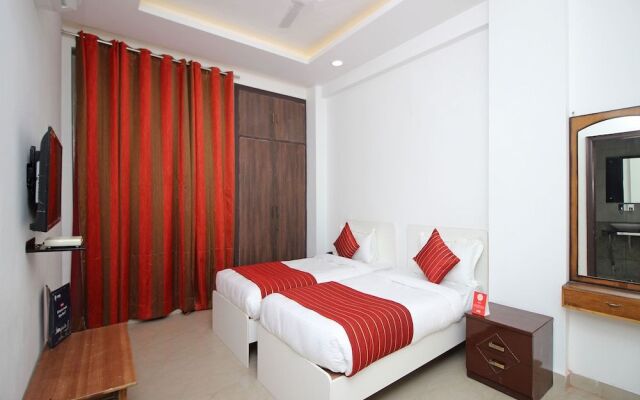 OYO 9915 Petals Inn