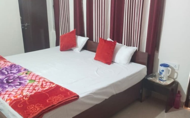 Goroomgo Hotel Paradise Varanasi