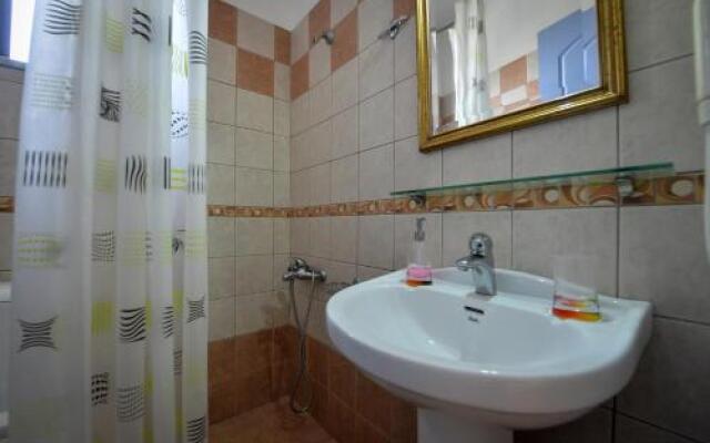 Taletos Apartments & Studio