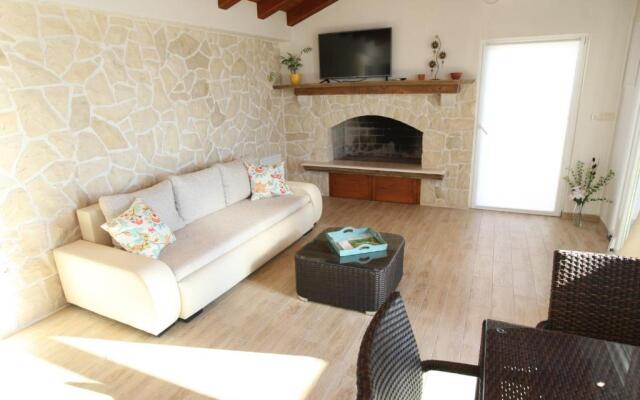 Sea View Apartments Nina - AE1021