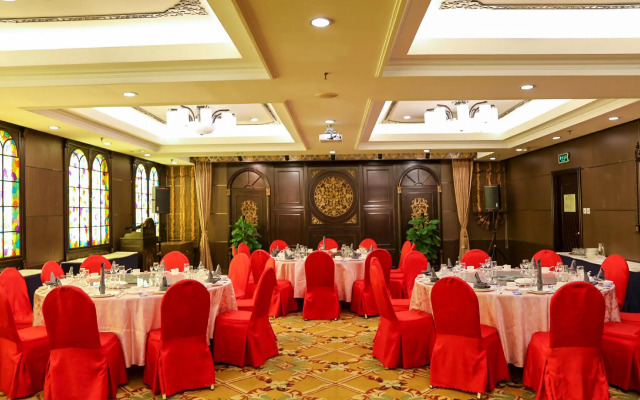 Dong Fang Hotel