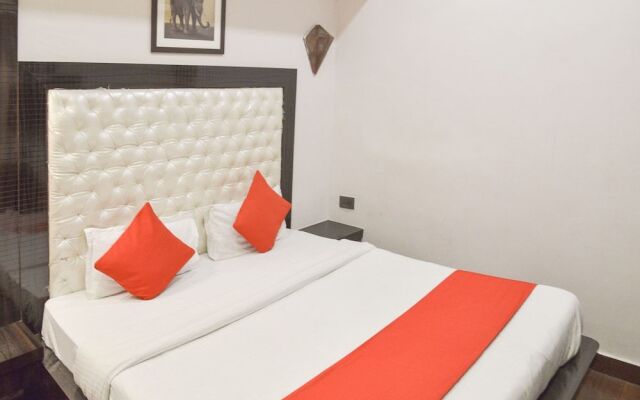 OYO Flagship 3352 Krishna Guest Lines Bagri Market