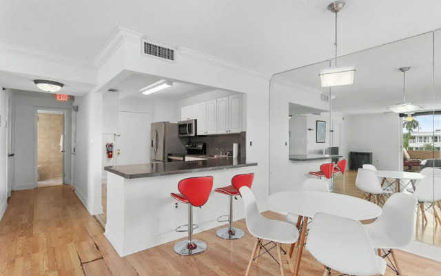 Bay Harbor Sunset Apt 2C