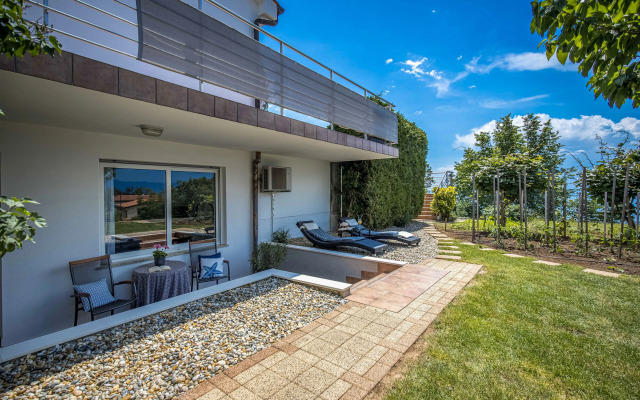 Terra Magica Deluxe Apartment OR Room with Private Parking, Terrace and Sea View