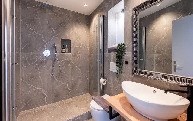 Modern Residences - Deluxe Studio on the Moselle