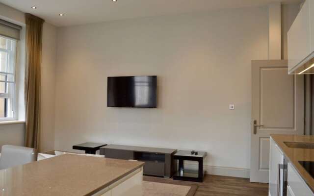 Modern 2 Bedroom Central Manchester Apartment