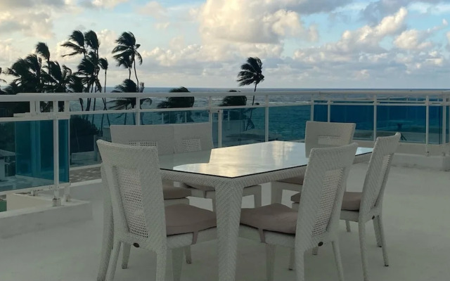 Penthouse With Rooftop and Pool & Beach Access