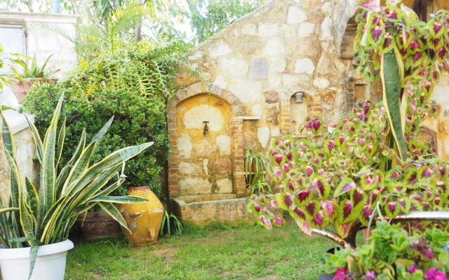 Niko's Art villa