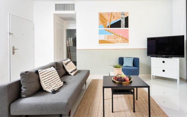 Lovely City Apt Short Walk To The Beach