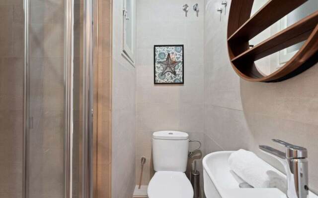 Designer 4 Bed Apt W Balcony Near Plaça Catalunya