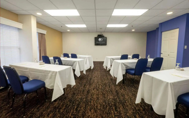 DoubleTree by Hilton Hotel Buffalo - Amherst