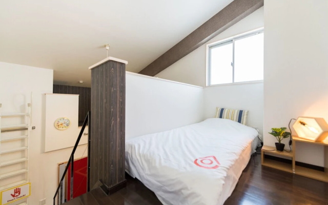 Yeah Room Zeus The Garden