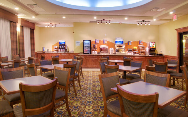 Holiday Inn Express Hotel & Suites Galveston West-Seawall by IHG