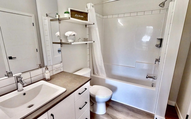 Brand New, Top Floor Condo Downtown