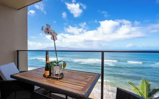 Oceanfront Kaanapali Studio Vistas