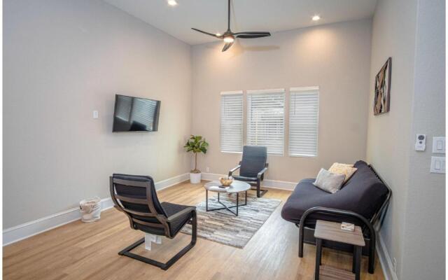 Brand New Remodeled 3BR2BA House Near Downtown