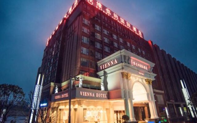 Vienna International Hotel (Wuhan Tianhe Airport Panlongcheng Songjiagang Metro Station)