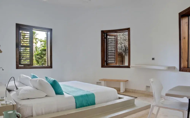 Beachfront Oasis Pool Chef Hskp Sleeps 22