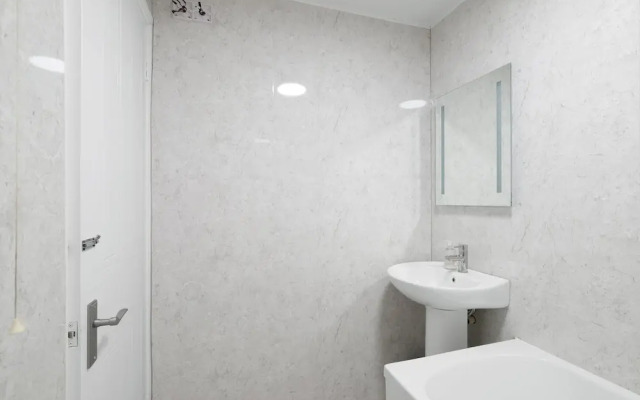 Charming 2 Bed 1Bath Apt -Transom Square