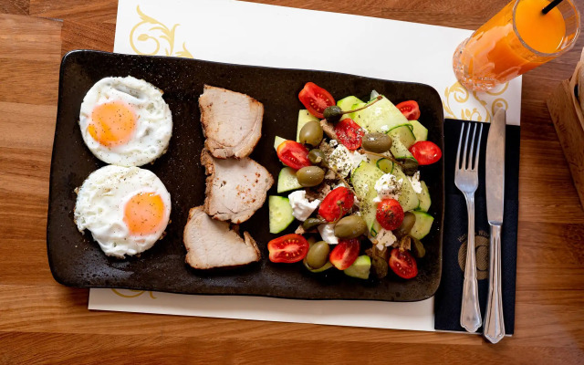 10GR Boutique Hotel and Wine Bar