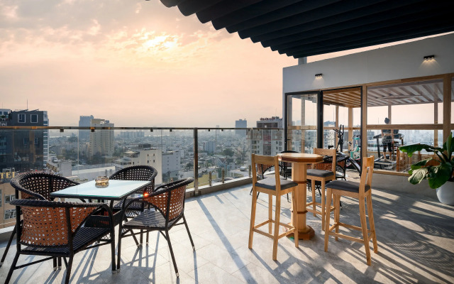 Sunny Ocean Hotel & Spa