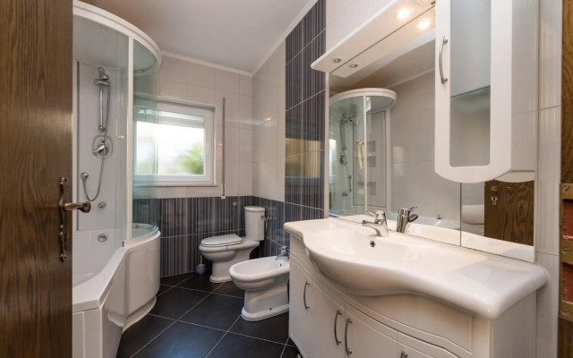 House With 7 Bedrooms In Sabunike With Private Pool Enclosed Garden And Wifi