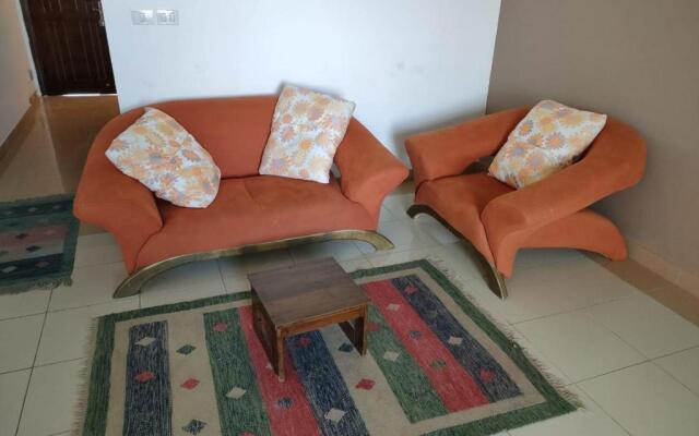 Lovely 2 bedroom condo with beach access & pool!